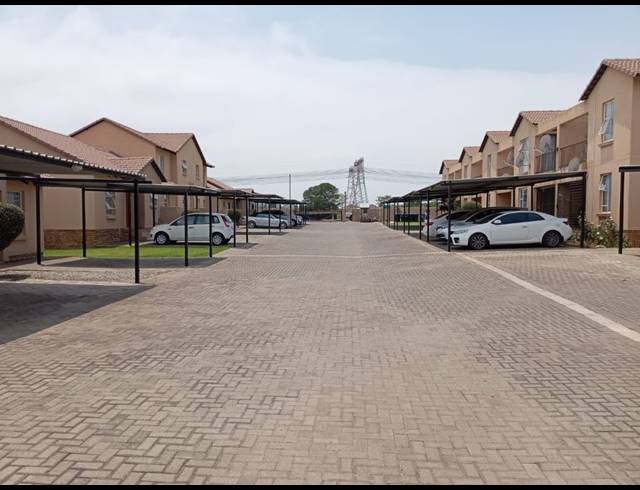 2 BEDROOM TOWNHOUSE FOR SALE IN ALBERTSDAL